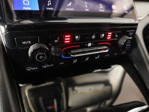 Used 2021 Jeep Grand Cherokee L Limited w/ Luxury Tech Group II image 8