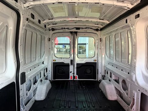 Used 2020 Ford Transit 250 Medium Roof RWD image 23