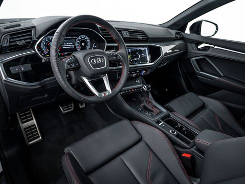 Certified 2025 Audi Q3 2.0T Premium Plus w/ Premium Plus Package image 8