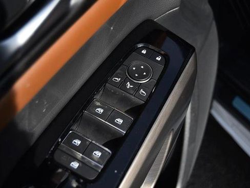 New 2025 Nissan Pathfinder Platinum image 9