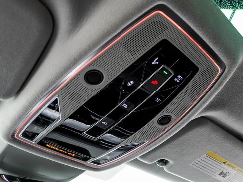 Used 2022 Audi S8 4.0T image 37