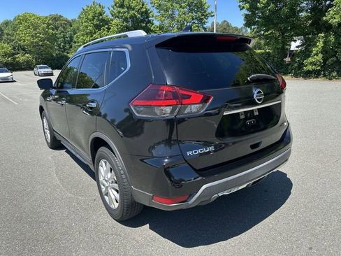 Used 2018 Nissan Rogue SV w/ Premium Package AWD/4WD image 3