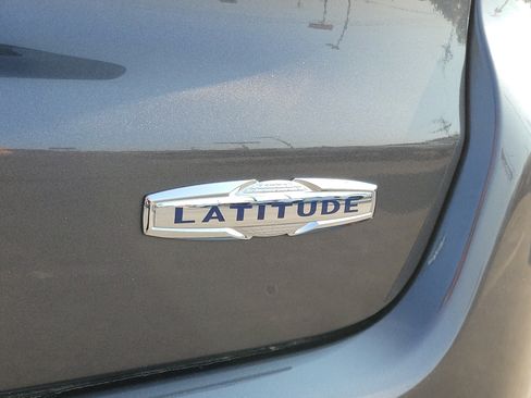 Used 2024 Jeep Compass Latitude AWD/4WD image 7