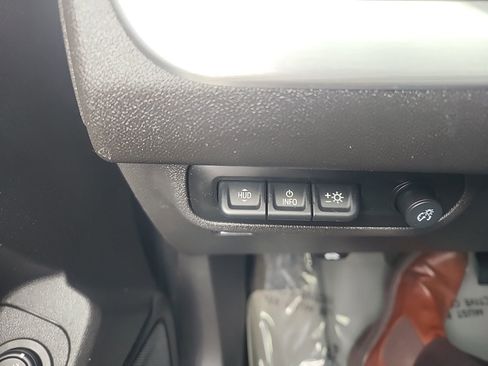 Used 2023 GMC Terrain SLT w/ Infotainment Package II image 28