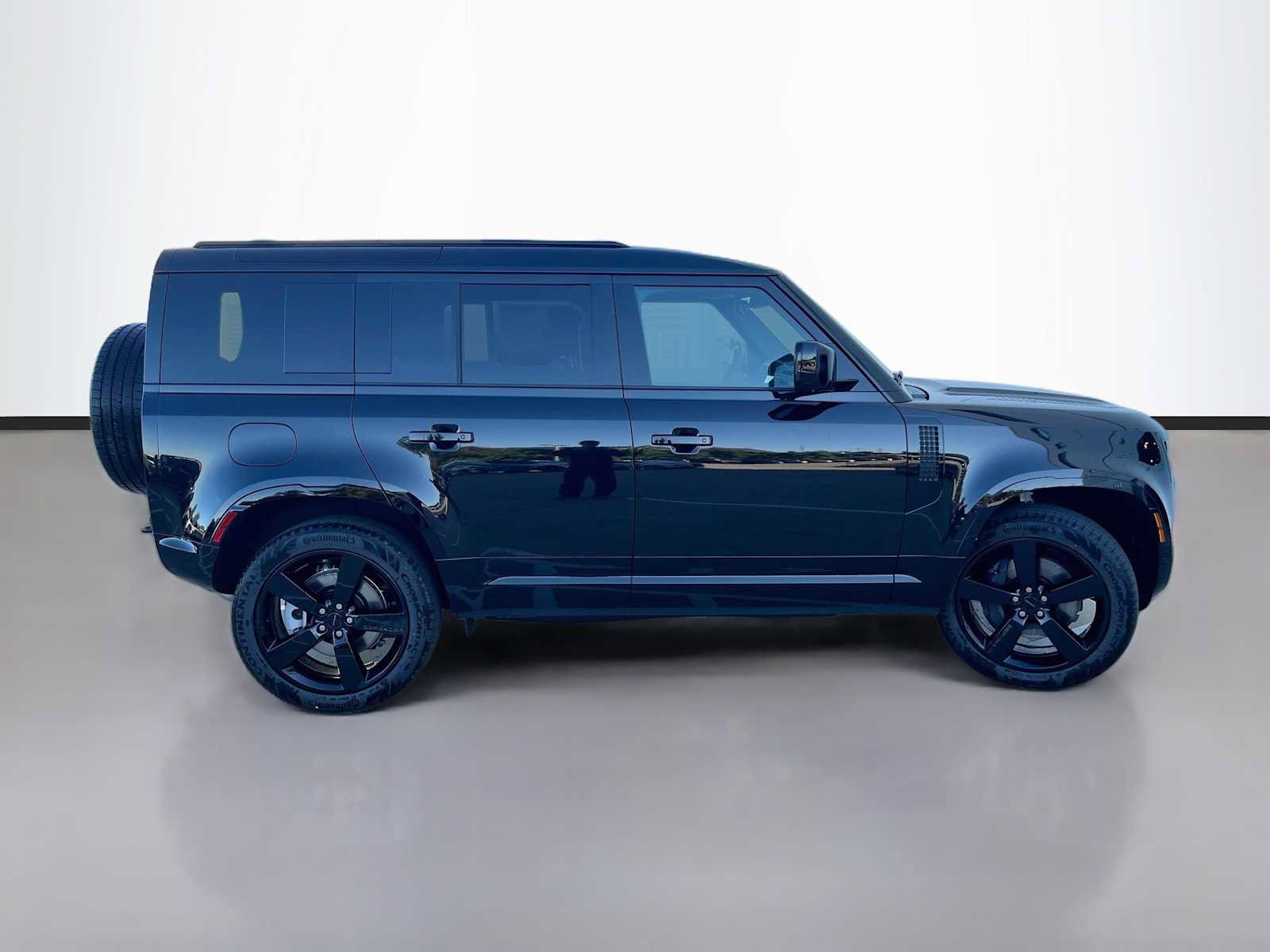 New 2026 Land Rover Defender 110 X-Dynamic SE AWD/4WD image 7