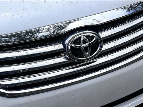 Used 2012 Toyota Avalon Limited FWD image 29