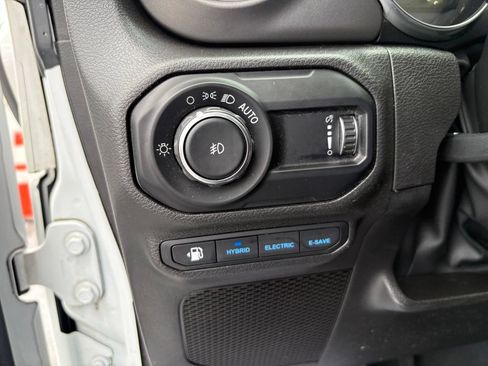 Used 2023 Jeep Wrangler Unlimited w/ Cold Weather Group AWD/4WD image 19
