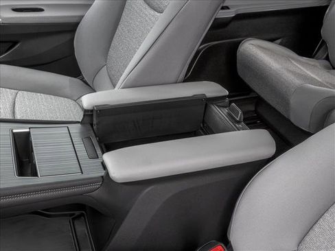 New 2026 Toyota Sienna LE FWD image 10
