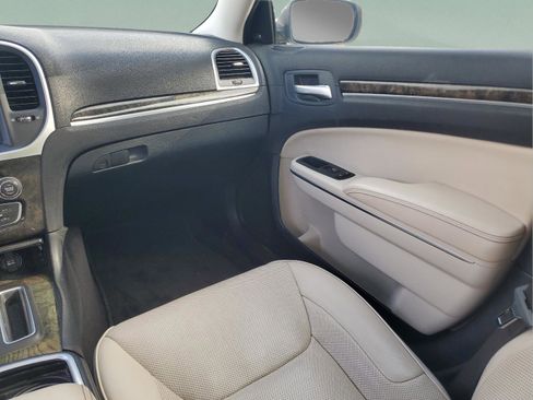 Used 2018 Chrysler 300 Limited w/ Safetytec Plus Group image 14