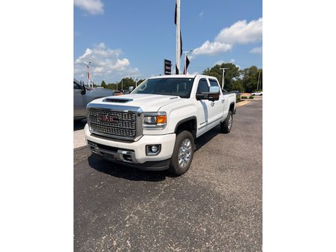 Used 2019 GMC Sierra 2500 Denali w/ Duramax Plus Package AWD/4WD image 2
