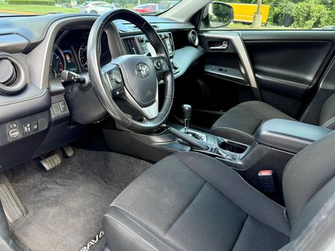 Used 2018 Toyota RAV4 XLE FWD image 10