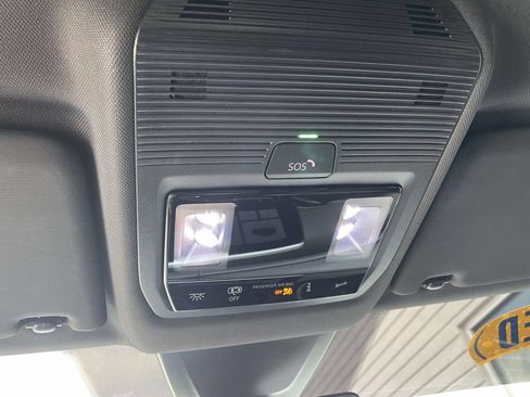 Used 2025 Volkswagen Atlas Cross Sport SE FWD image 24