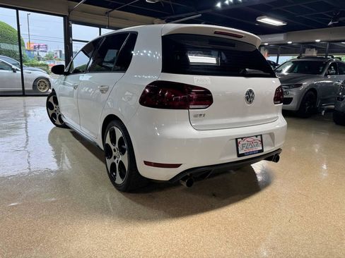 Used 2011 Volkswagen Golf 4-Door FWD image 5