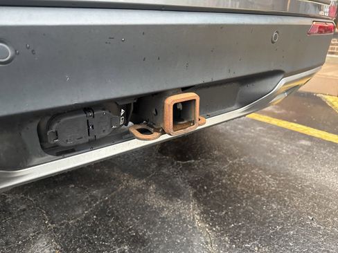 Used 2022 Ford Explorer XLT w/ Equipment Group 202A image 5