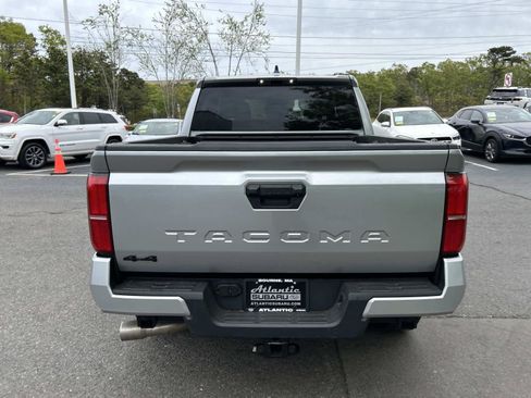 Used 2025 Toyota Tacoma TRD Off-Road AWD/4WD image 4