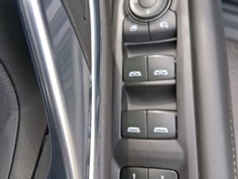 Used 2024 GMC Yukon SLT w/ SLT Premium Package AWD/4WD image 11