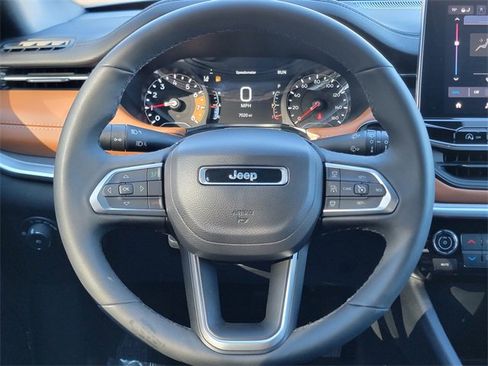 Certified 2024 Jeep Compass Limited image 32