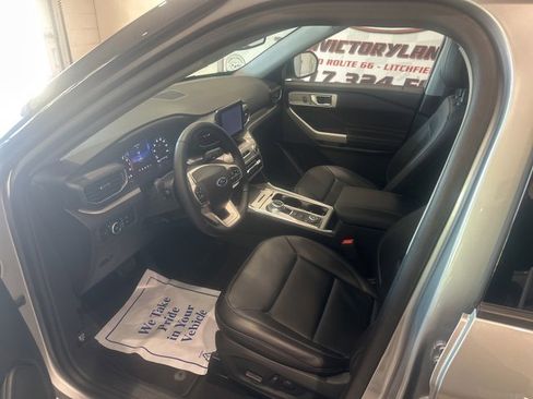 Used 2024 Ford Explorer XLT w/ Equipment Group 202A image 9