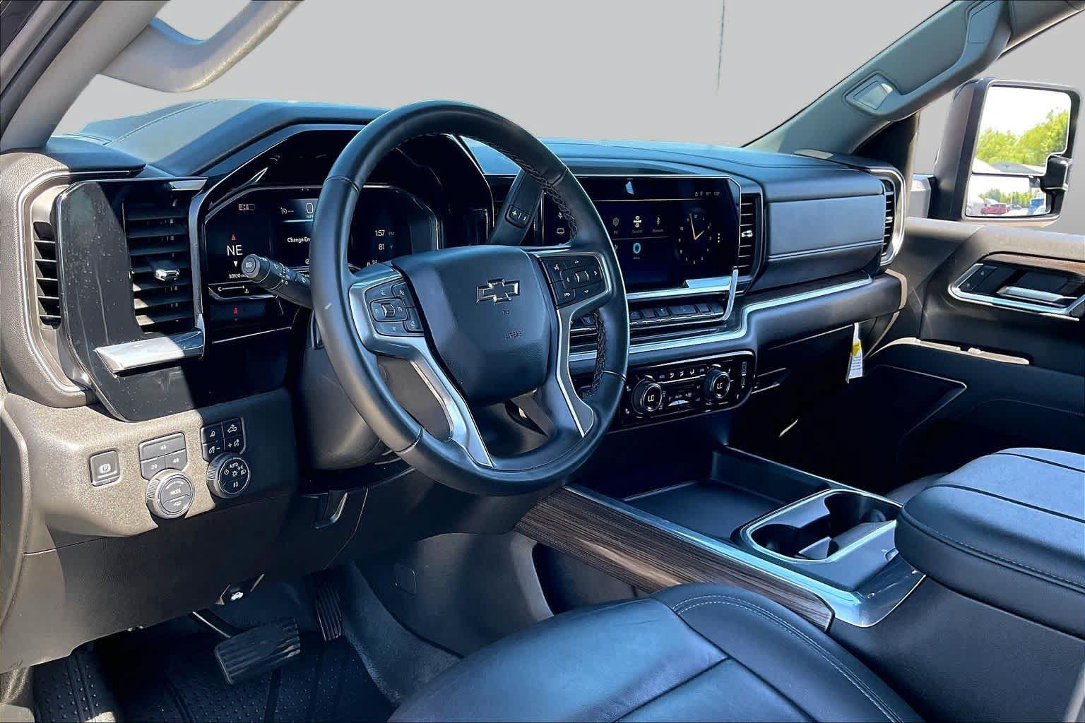 Used 2025 Chevrolet Silverado 2500 LT w/ Trail Boss Package AWD/4WD image 16