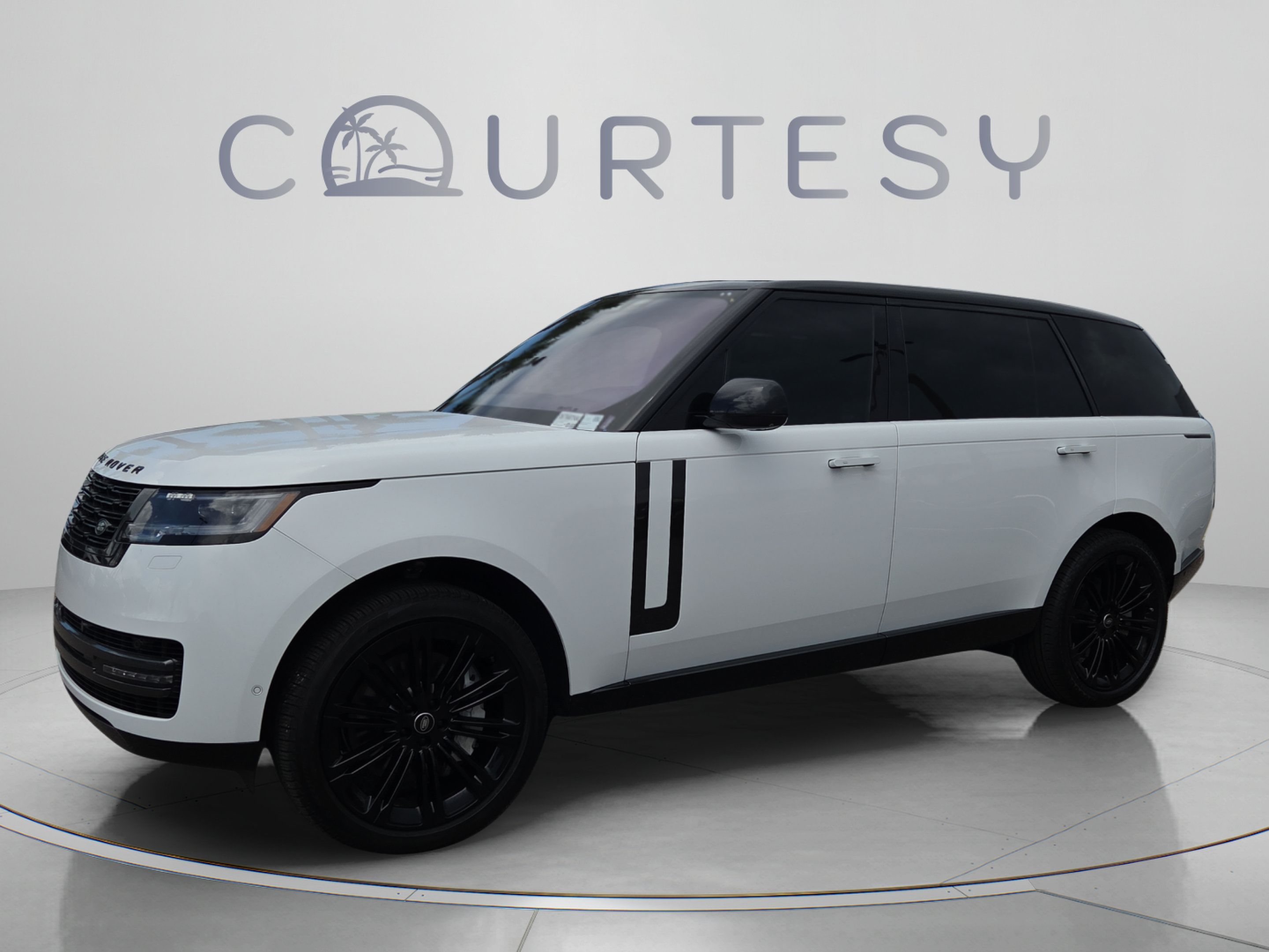 Used 2023 Land Rover Range Rover Long Wheelbase SE AWD/4WD image 1
