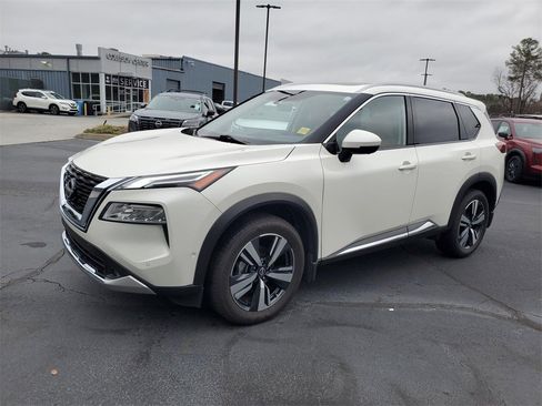 Certified 2022 Nissan Rogue Platinum w/ Head-Up Display Package image 11