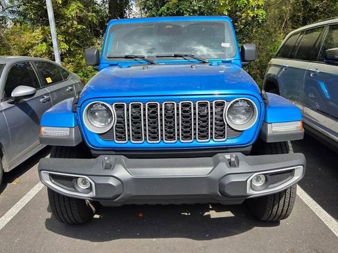 Used 2025 Jeep Wrangler Sahara image 2