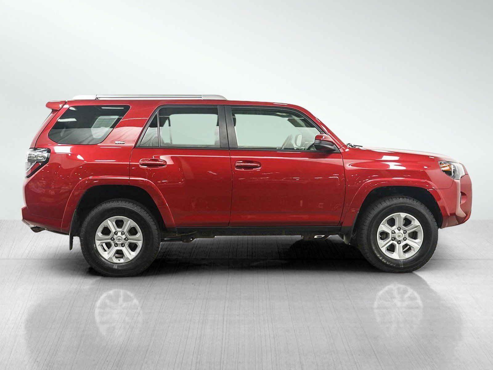 Used 2018 Toyota 4Runner SR5 AWD/4WD image 6