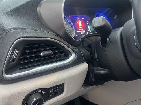 Used 2018 Chrysler Pacifica Limited w/ Advanced Safetytec Group image 12