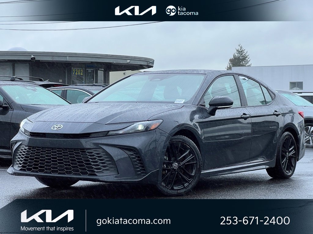 Used 2025 Toyota Camry SE FWD image 1