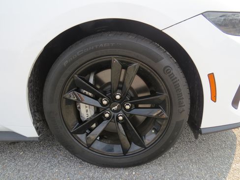 Used 2025 Ford Mustang GT RWD image 11
