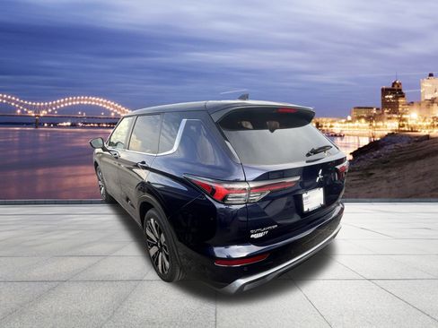 New 2025 Mitsubishi Outlander SE image 3