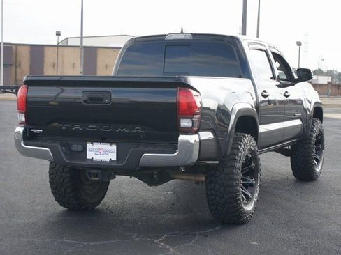 Used 2018 Toyota Tacoma SR5 image 16