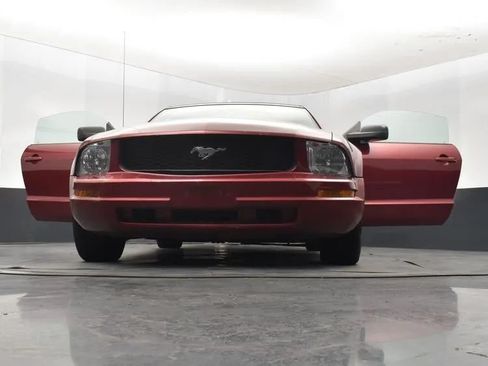 Used 2005 Ford Mustang Premium RWD image 11