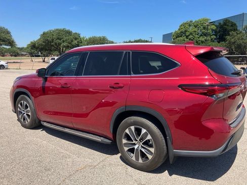 Used 2022 Toyota Highlander XLE FWD image 6