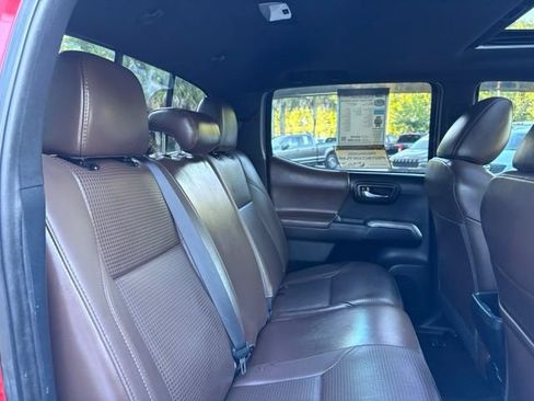 Used 2017 Toyota Tacoma Limited w/ Tow Package RWD image 28