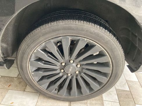 Used 2019 Lincoln Navigator Reserve image 12