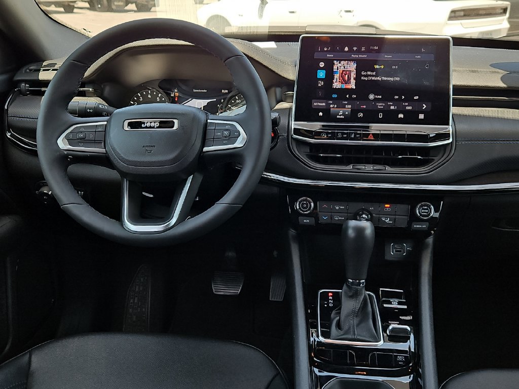 Used 2026 Jeep Compass Latitude AWD/4WD image 19