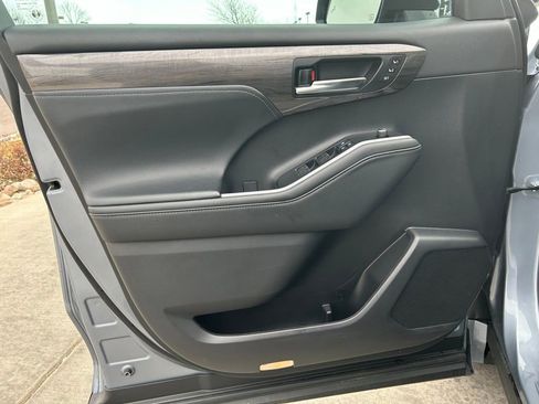 Used 2021 Toyota Highlander Platinum image 22