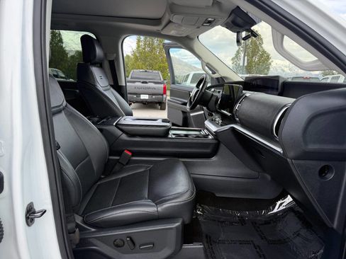 Used 2025 Ford Expedition Max Platinum AWD/4WD image 26