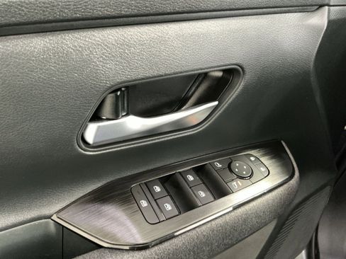 Used 2025 Nissan Kicks SV image 23