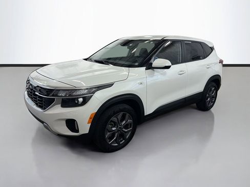 Used 2024 Kia Seltos LX AWD/4WD image 6