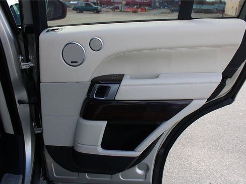 Used 2014 Land Rover Range Rover HSE image 42