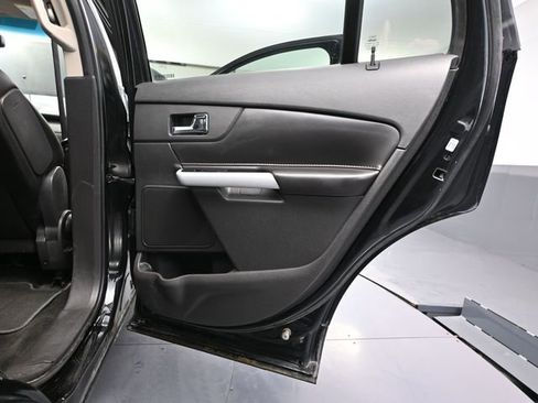 Used 2013 Ford Edge SEL image 39
