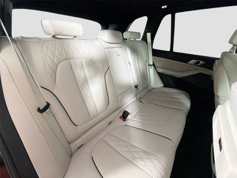 Used 2021 BMW X5 M50i AWD/4WD image 29