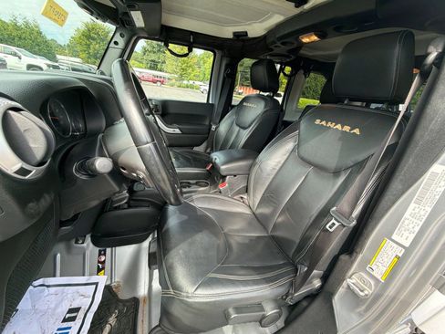 Used 2013 Jeep Wrangler Unlimited Sahara w/ Dual Top Group AWD/4WD image 20