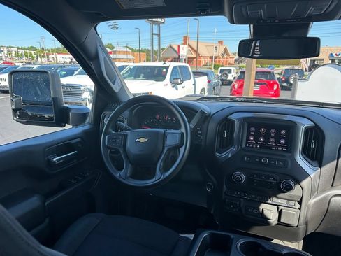 Used 2025 Chevrolet Silverado 2500 Custom w/ Custom Convenience Package AWD/4WD image 15