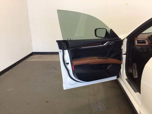 Used 2016 Maserati Ghibli S image 18
