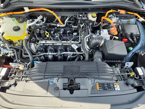 Certified 2025 Ford Escape SE image 28