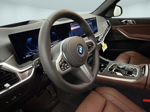 New 2026 BMW X5 xDrive50e image 4