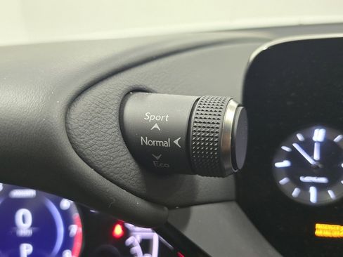 Used 2022 Lexus ES 350 Ultra Luxury image 9